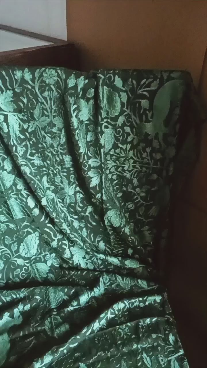 Emerald green soft organza dupatta from Pareek Mania’s luxury collection, featuring intricate self-on-self Aari embroidery with floral and vine motifs, 2.5+ yards length, perfect for festive and casual wear in traditional Pakistani fashion.