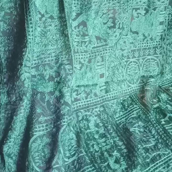 Emerald green soft organza dupatta from Pareek Mania’s luxury collection, featuring intricate self-on-self Aari embroidery with floral and vine motifs, 2.75+ yards length, perfect for festive and casual wear in traditional Pakistani fashion.